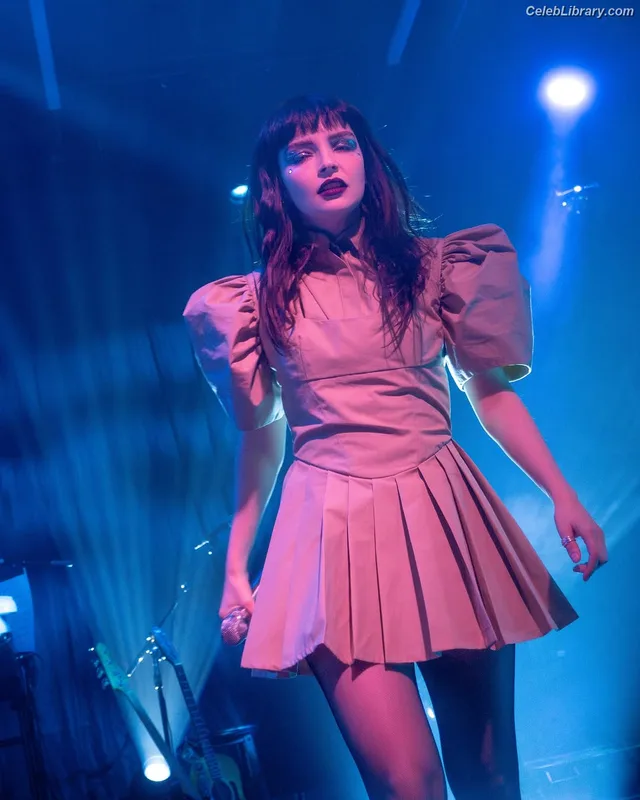 Lauren Mayberry photo 5 of 1227