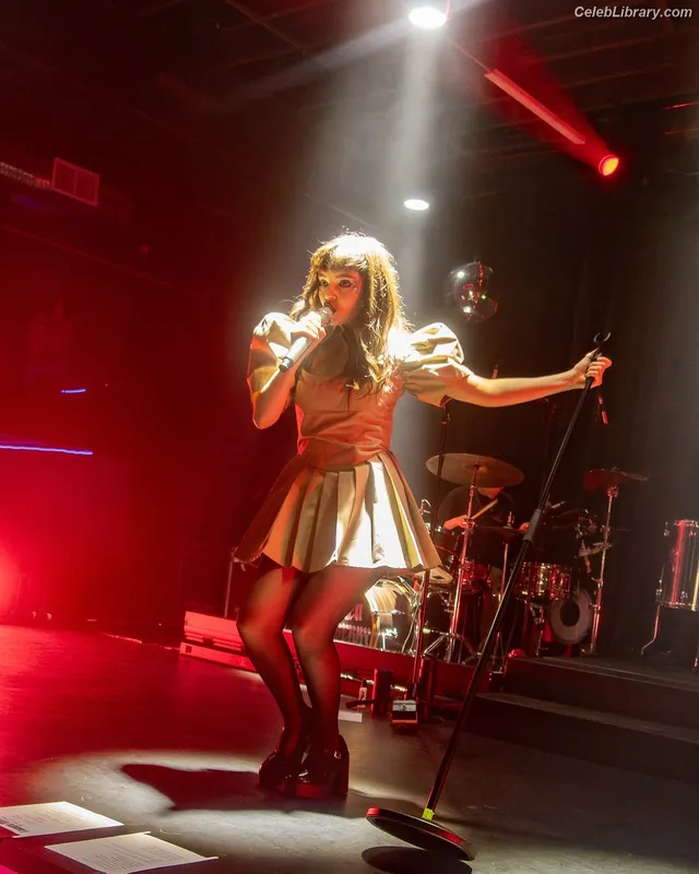 Lauren Mayberry photo 7 of 1227