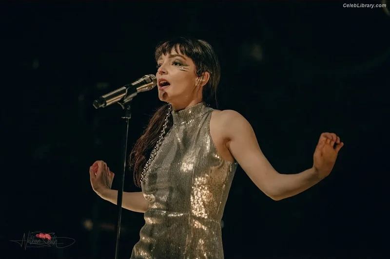 Lauren Mayberry photo 9 of 1227