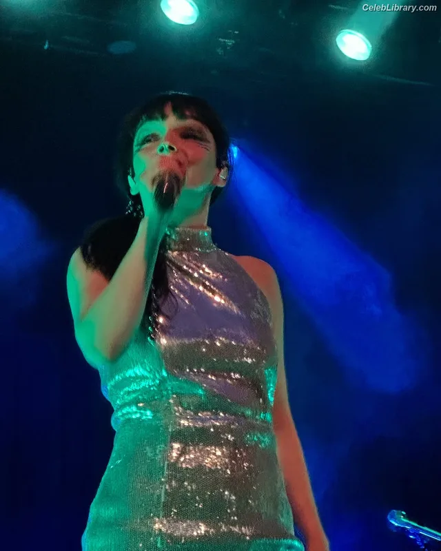 Lauren Mayberry photo 13 of 1227