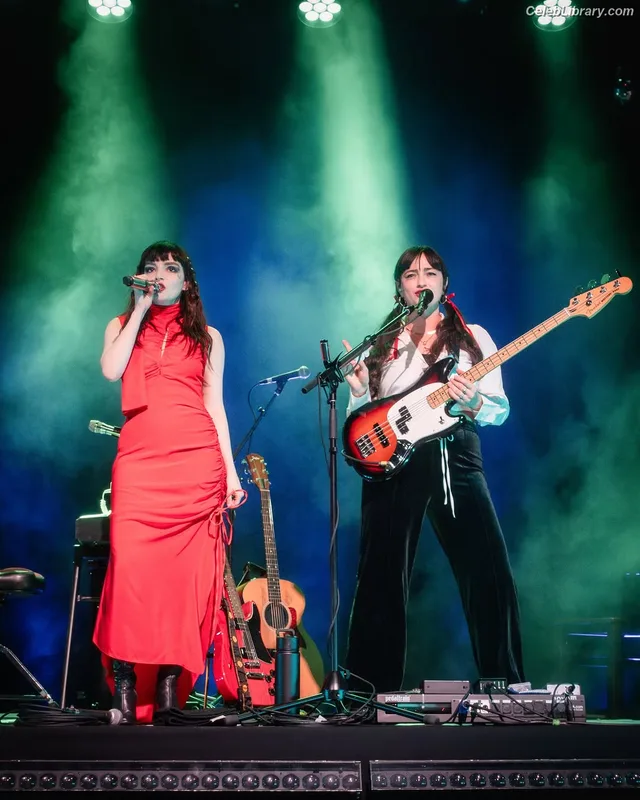 Lauren Mayberry photo 16 of 1227