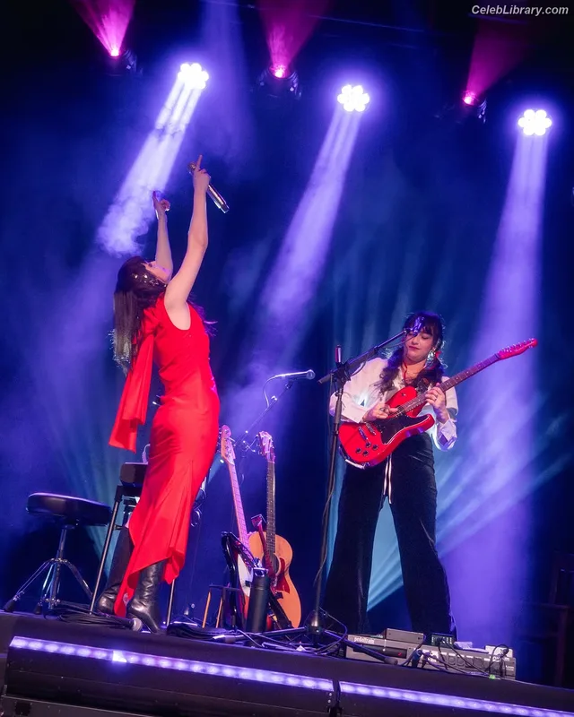 Lauren Mayberry photo 18 of 1227