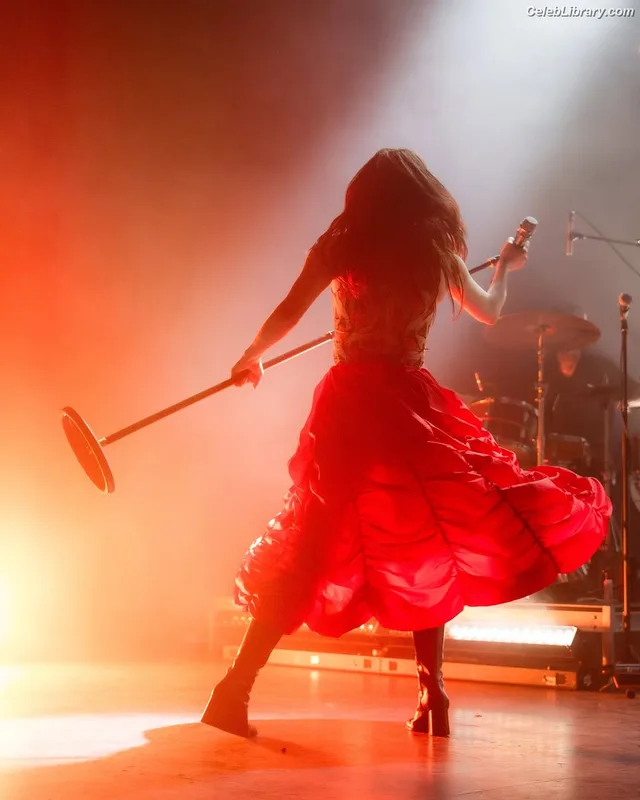 Lauren Mayberry photo 20 of 1227