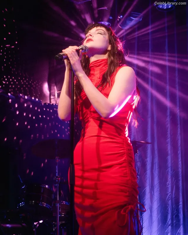 Lauren Mayberry photo 24 of 1227