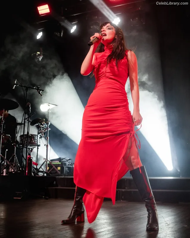 Lauren Mayberry photo 3 of 1227