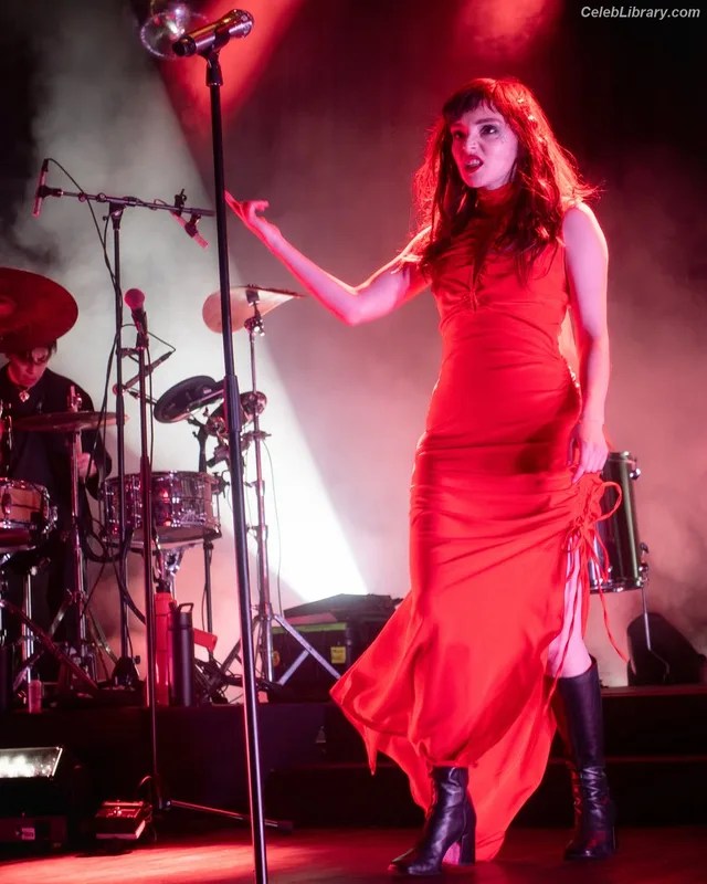 Lauren Mayberry photo 6 of 1227