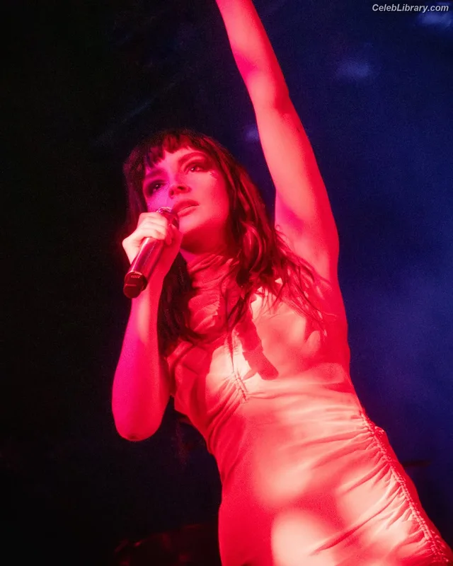 Lauren Mayberry photo 12 of 1227