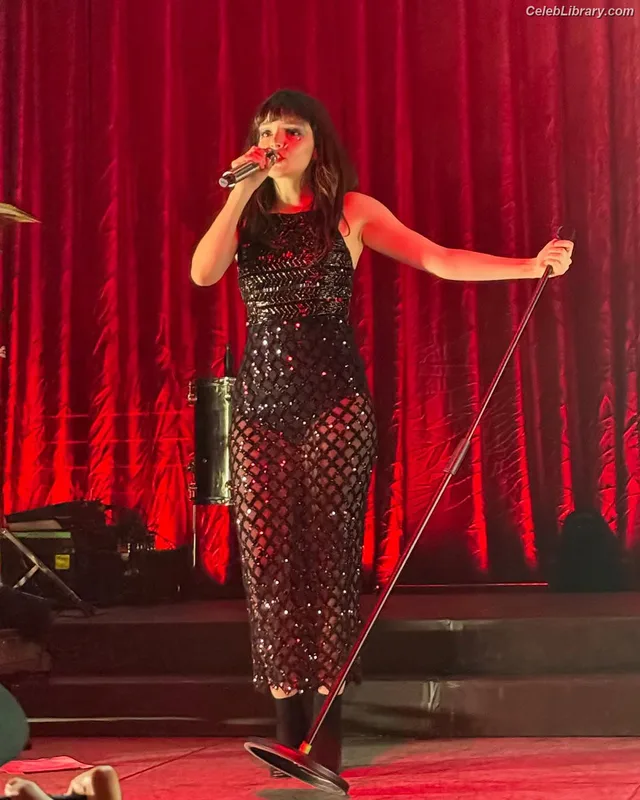 Lauren Mayberry photo 16 of 1227
