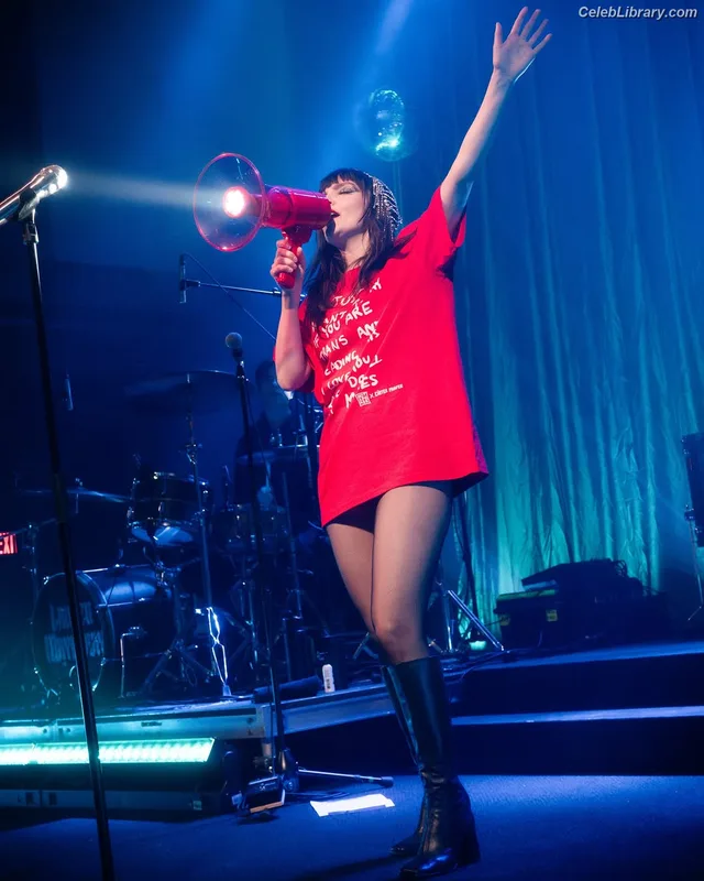 Lauren Mayberry photo 21 of 1227