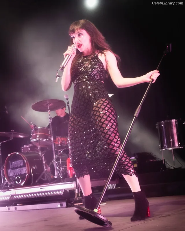 Lauren Mayberry photo 22 of 1227