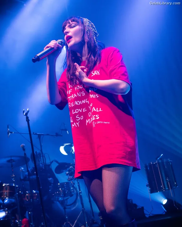 Lauren Mayberry photo 2 of 1227