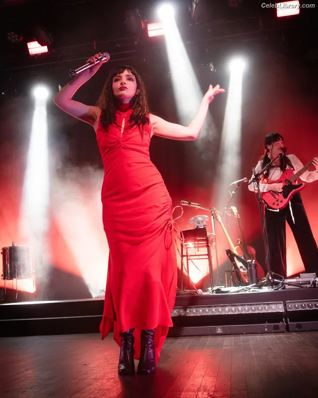 Lauren Mayberry photo 3 of 1227