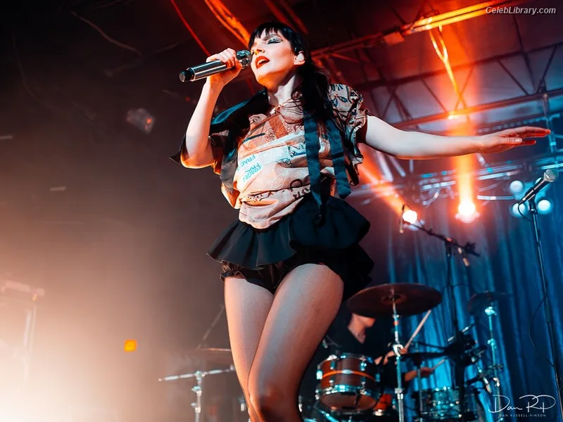 Lauren Mayberry photo 5 of 1227