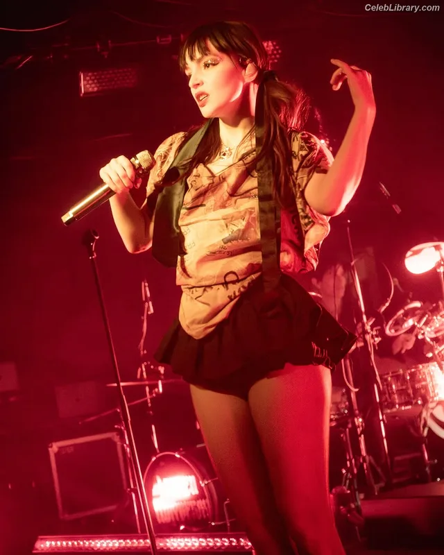 Lauren Mayberry photo 6 of 1227