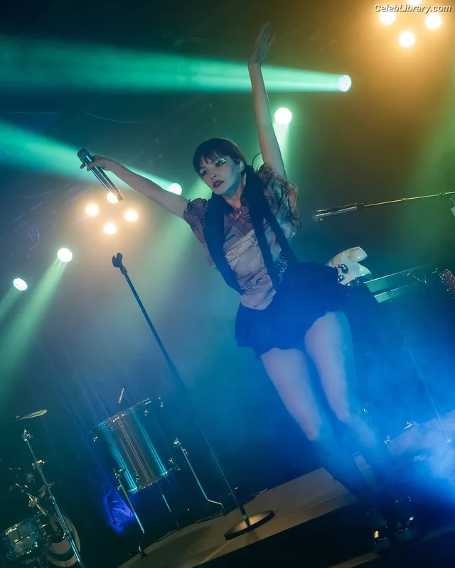 Lauren Mayberry photo 7 of 1227