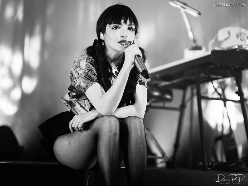 Lauren Mayberry photo 8 of 1227