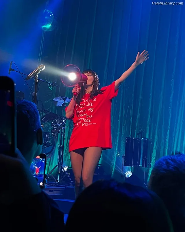 Lauren Mayberry photo 10 of 1227