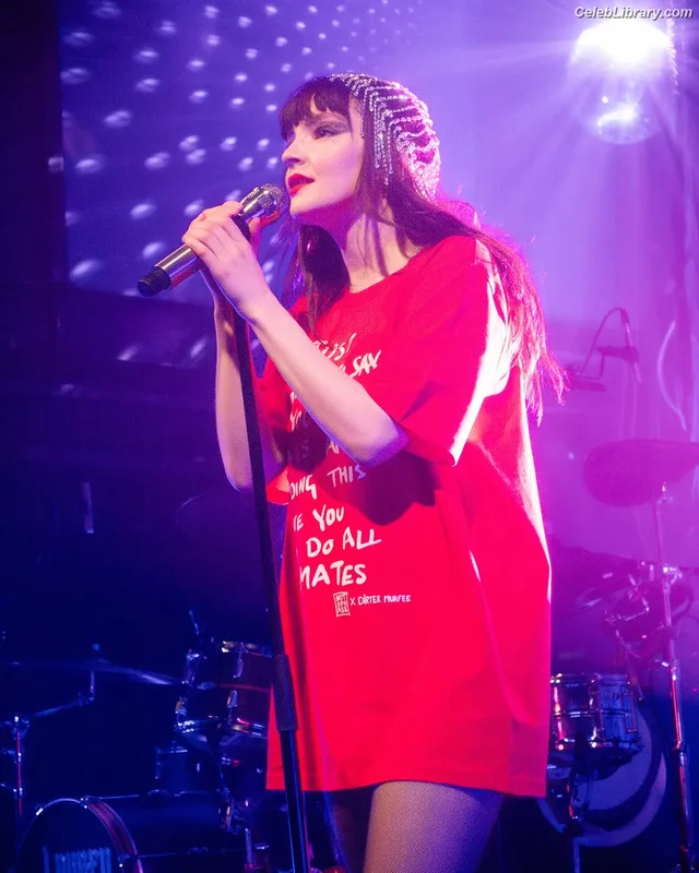 Lauren Mayberry photo 11 of 1227