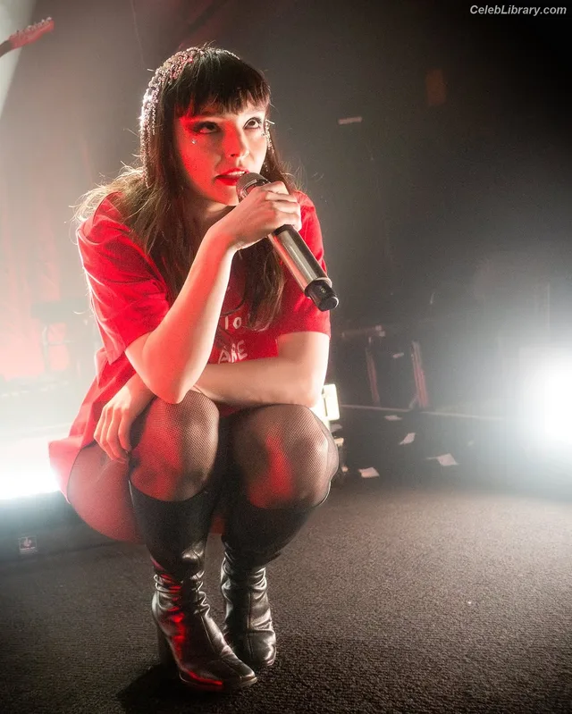 Lauren Mayberry photo 15 of 1227