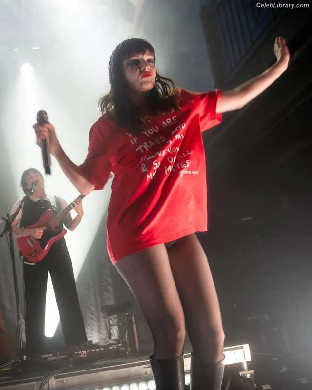 Lauren Mayberry photo 17 of 1227