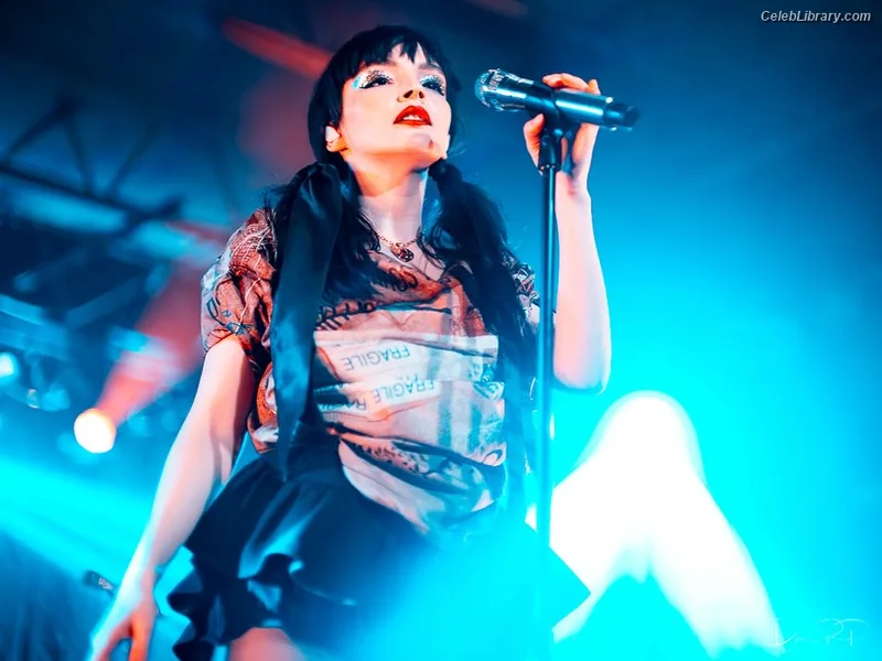 Lauren Mayberry photo 3 of 1227