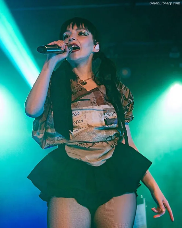 Lauren Mayberry photo 4 of 1227