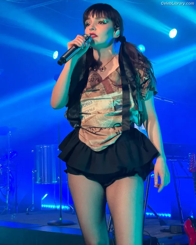 Lauren Mayberry photo 6 of 1227