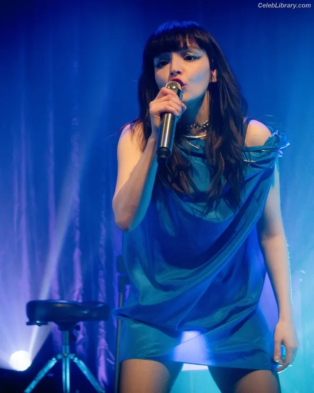 Lauren Mayberry photo 7 of 1227