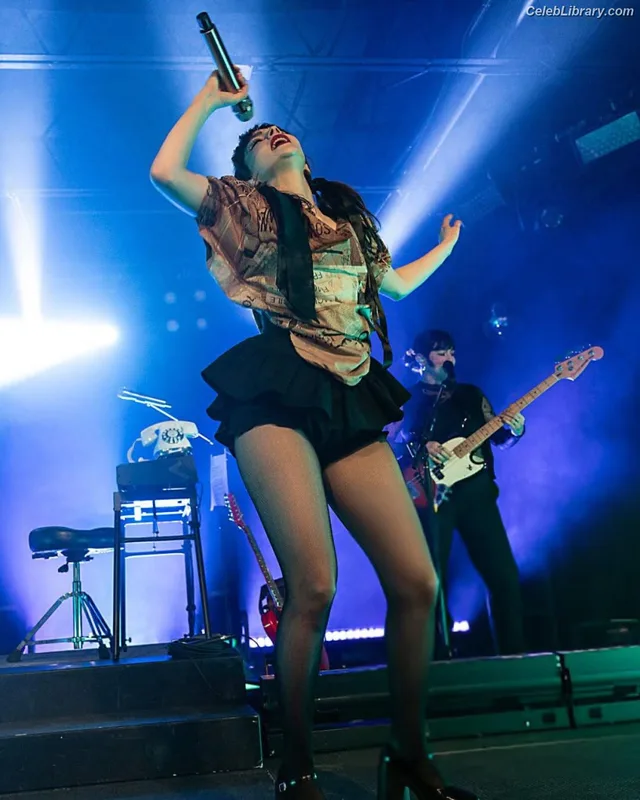 Lauren Mayberry photo 13 of 1227