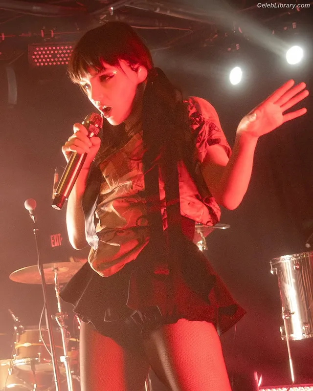 Lauren Mayberry photo 15 of 1227