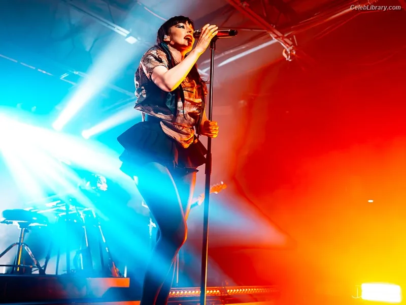 Lauren Mayberry photo 20 of 1227