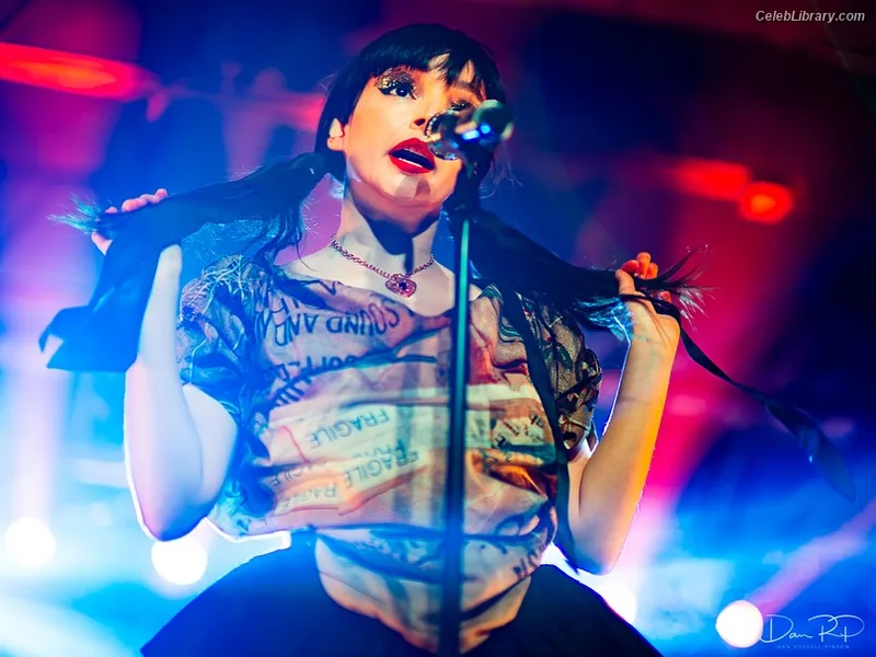 Lauren Mayberry photo 23 of 1227