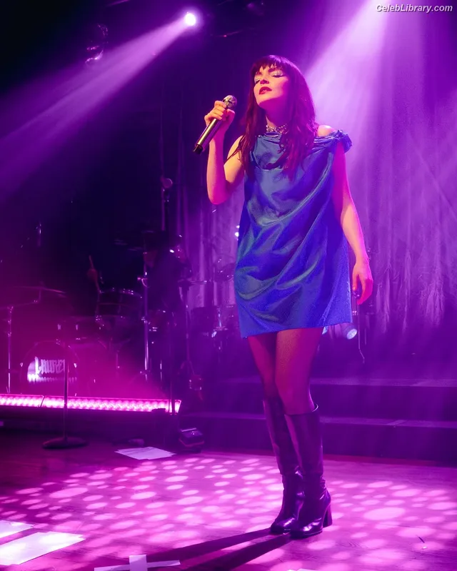 Lauren Mayberry photo 3 of 1227