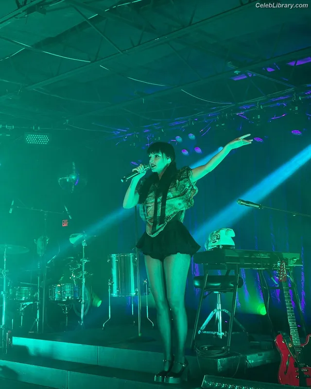 Lauren Mayberry photo 6 of 1227