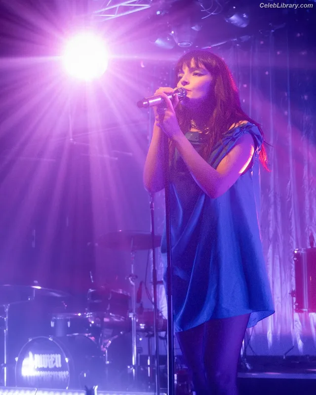 Lauren Mayberry photo 7 of 1227