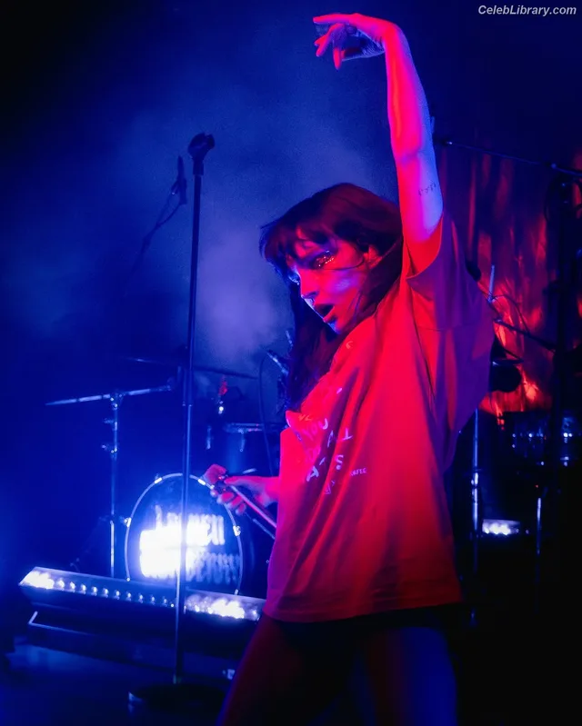 Lauren Mayberry photo 9 of 1227
