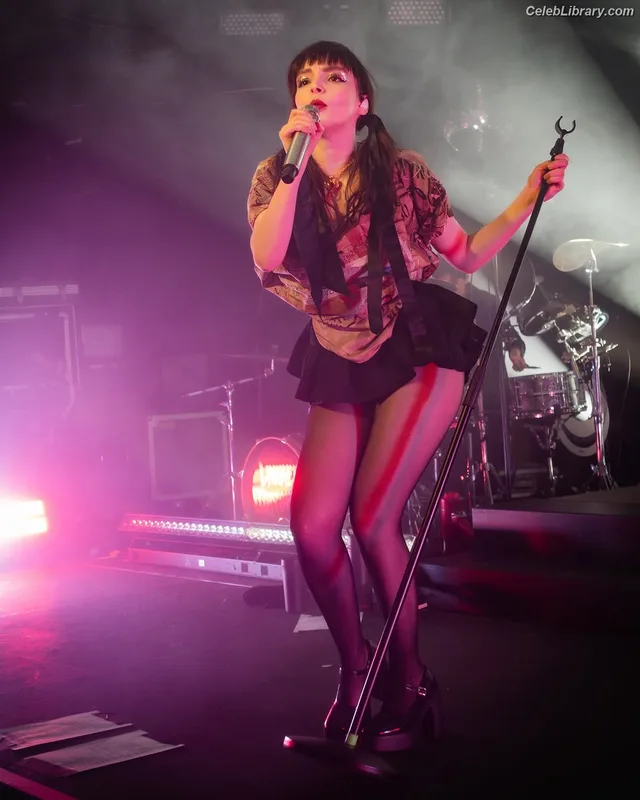 Lauren Mayberry photo 10 of 1227