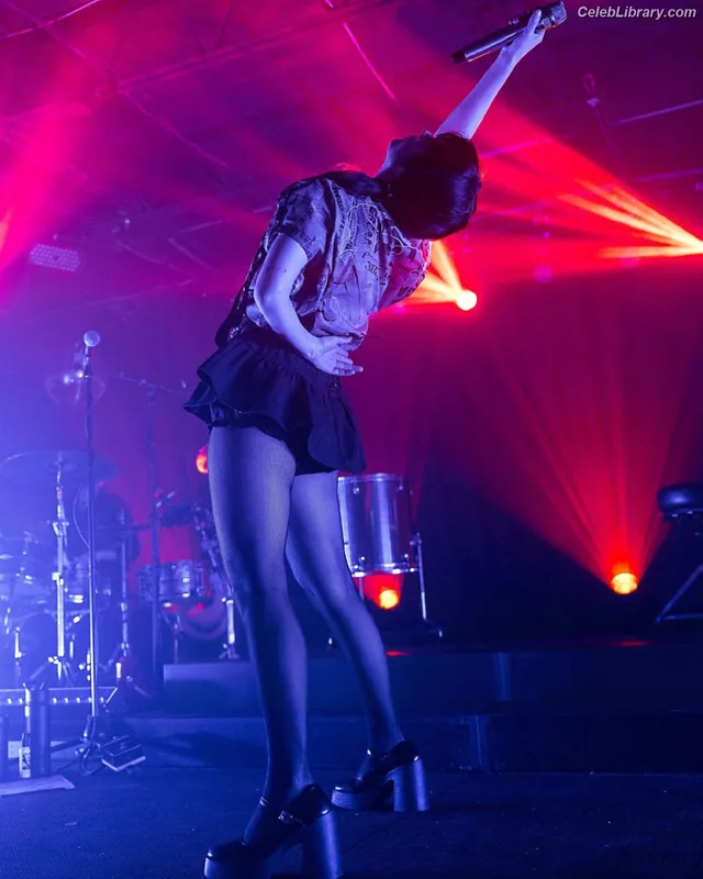 Lauren Mayberry photo 13 of 1227