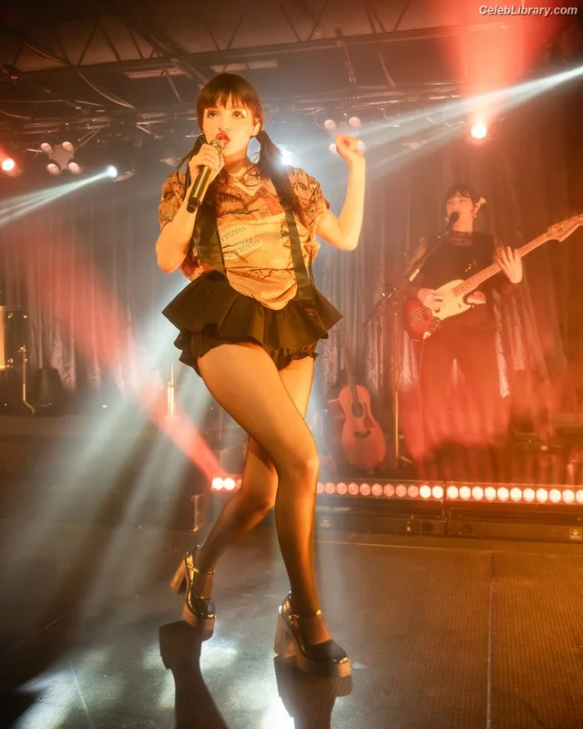 Lauren Mayberry photo 17 of 1227