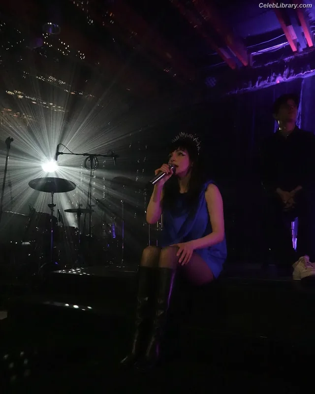 Lauren Mayberry photo 24 of 1227