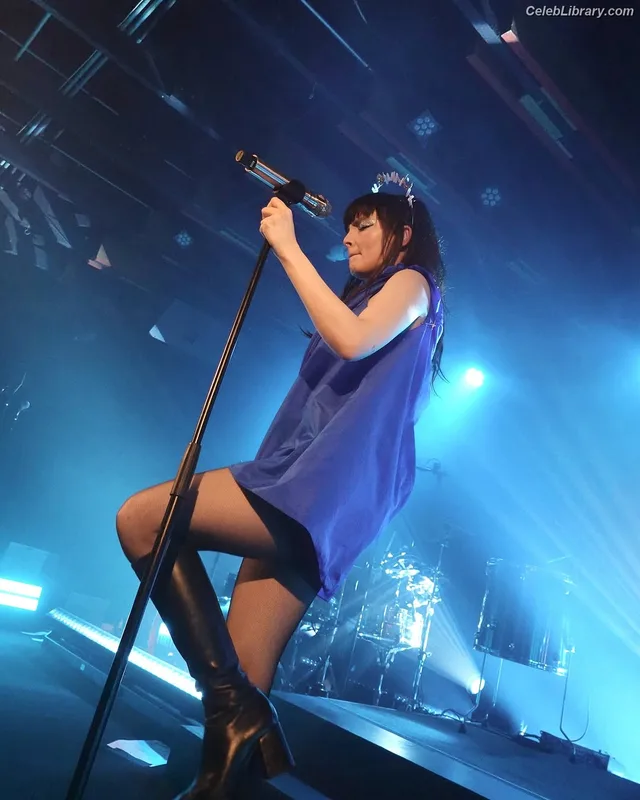 Lauren Mayberry photo 3 of 1227