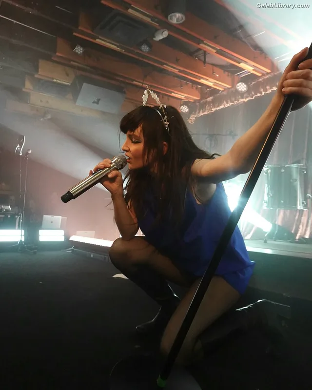 Lauren Mayberry photo 6 of 1227