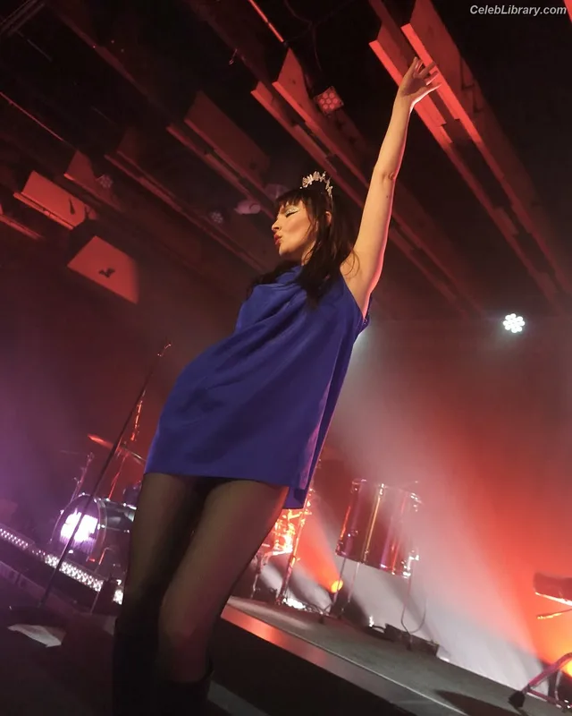 Lauren Mayberry photo 7 of 1227
