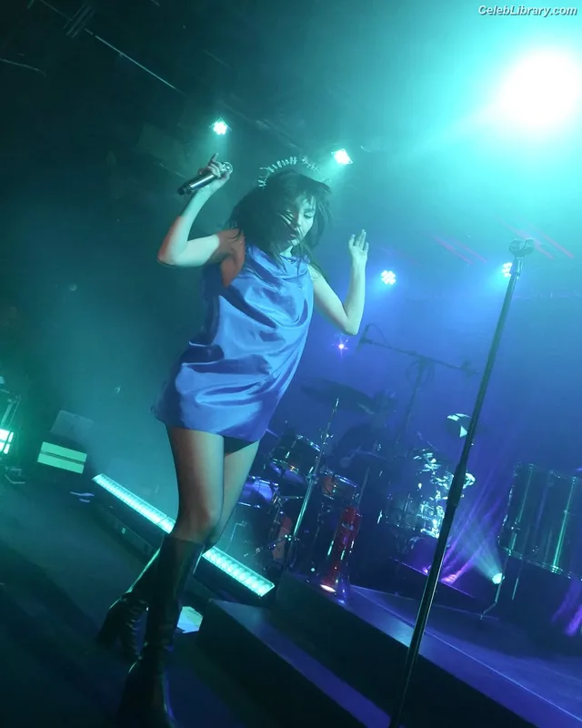 Lauren Mayberry photo 8 of 1227