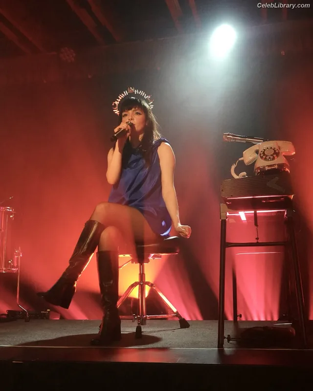 Lauren Mayberry photo 9 of 1227