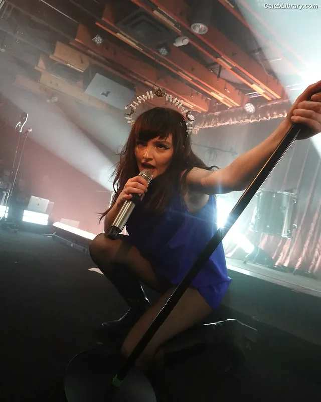 Lauren Mayberry photo 16 of 1227