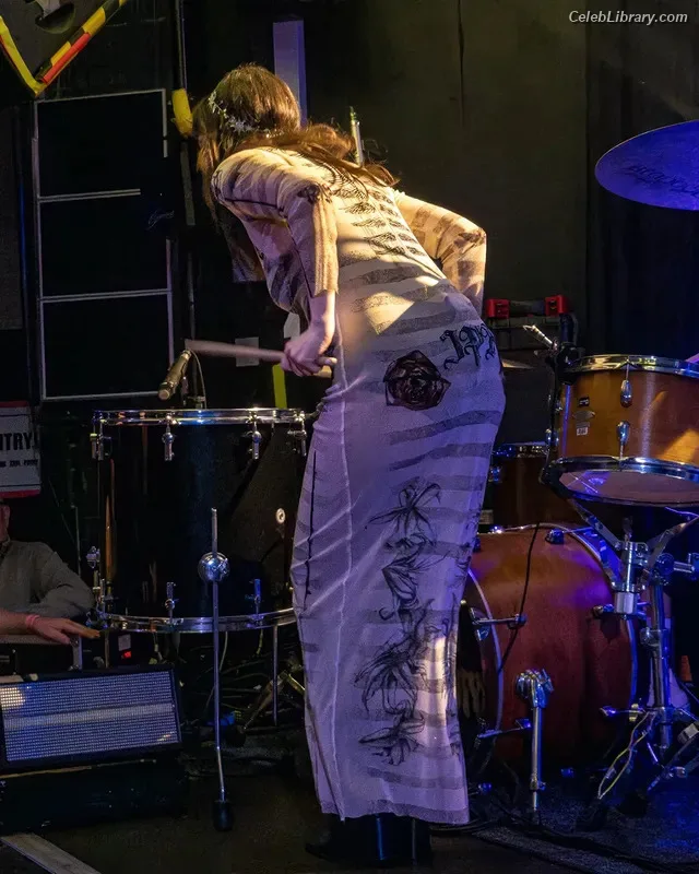 Lauren Mayberry photo 18 of 1227