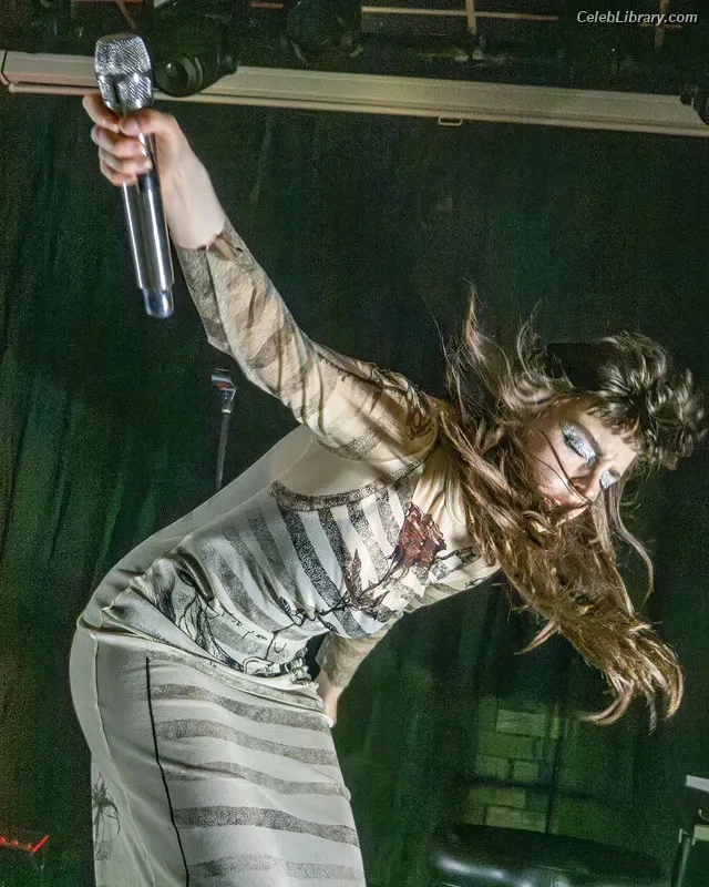 Lauren Mayberry photo 20 of 1227