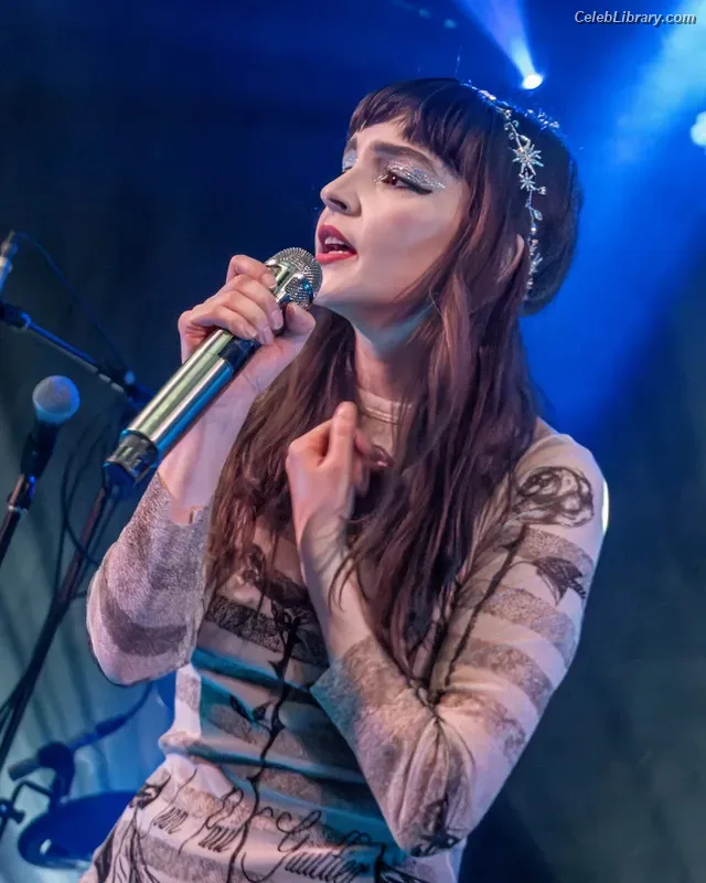 Lauren Mayberry photo 23 of 1227