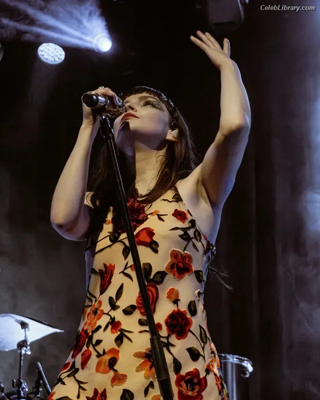 Lauren Mayberry photo 13 of 1227
